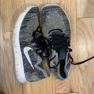 Nike women’s 6.5US Free RN Flyinit running shoe